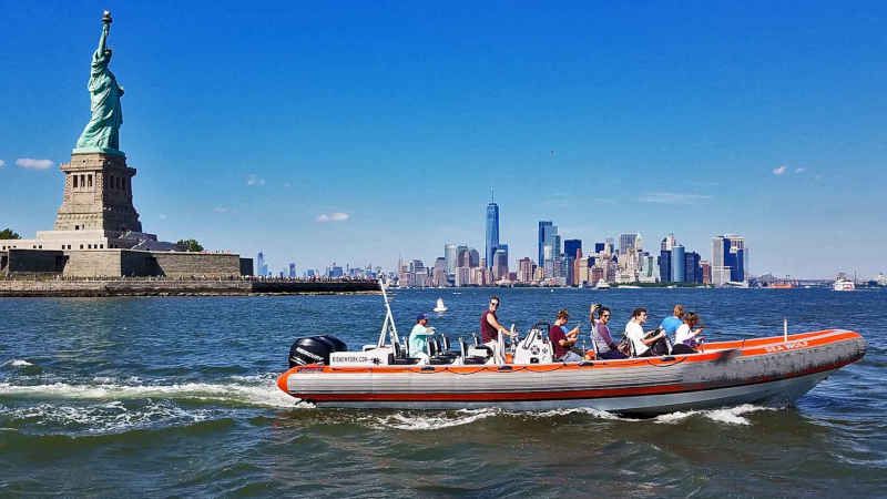Speedboat in  Manhattan