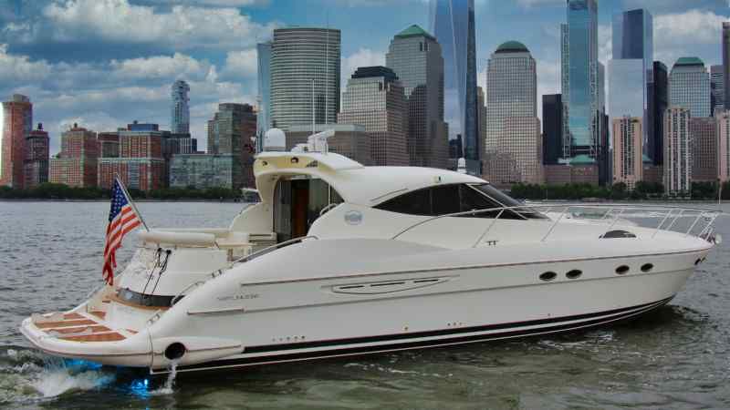 Motor Yacht PARADISE at Manhattan skyline